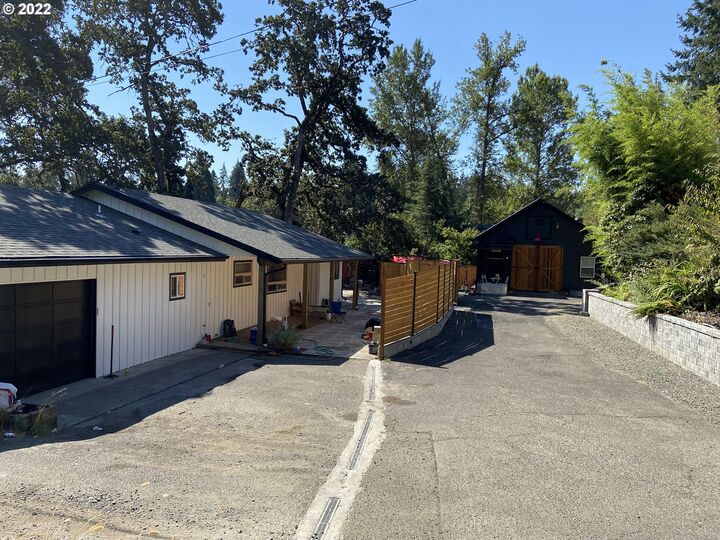 60 Crest Dr  Eugene OR 97405 photo