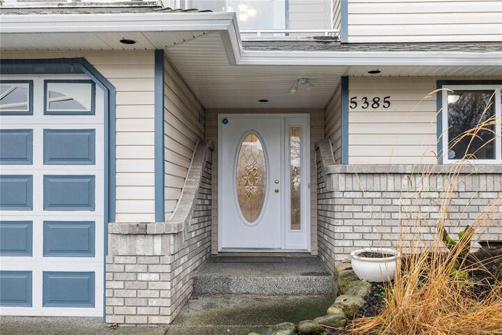 Property Photo: 5385 Leslie Cres BC V9V 1S9