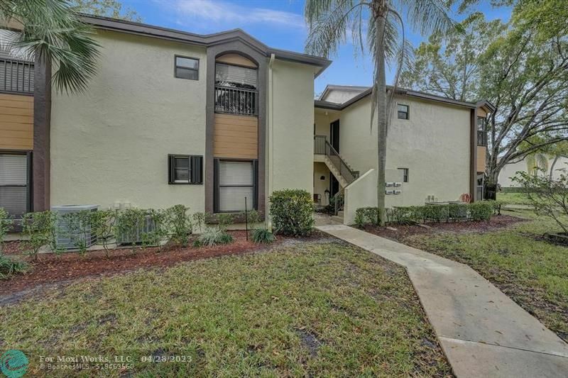 Property Photo:  4528 Carambola Cir 27269  FL 33066 