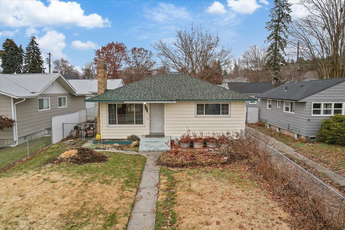 Property Photo:  3823 E Fairview Ave  WA 99217 