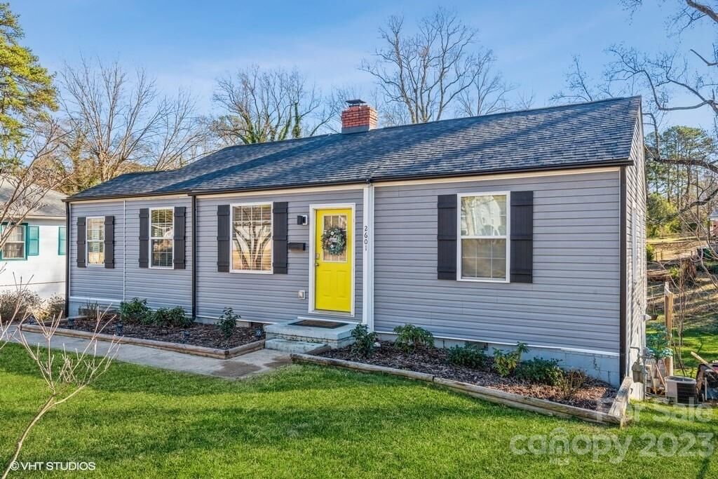 Property Photo:  2601 Brentwood Place  NC 28208 