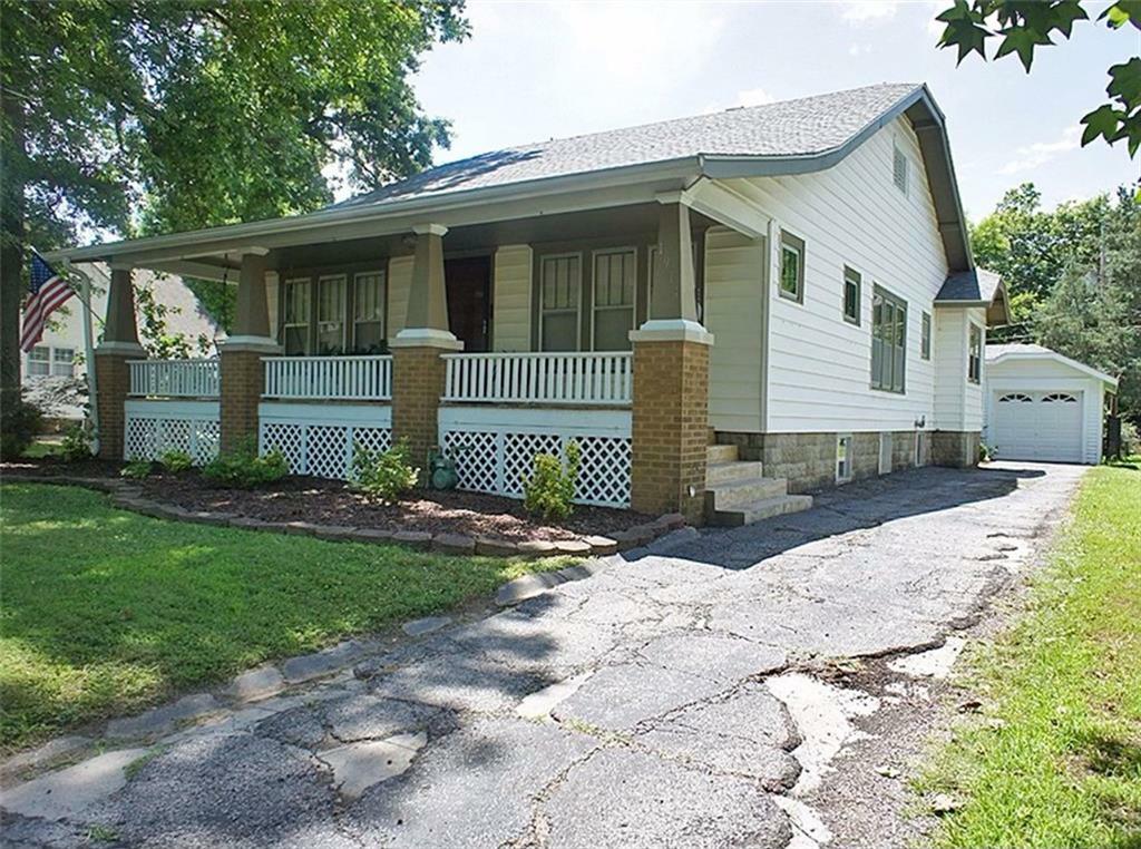 Property Photo:  1914 S Locust Street  KS 66762 