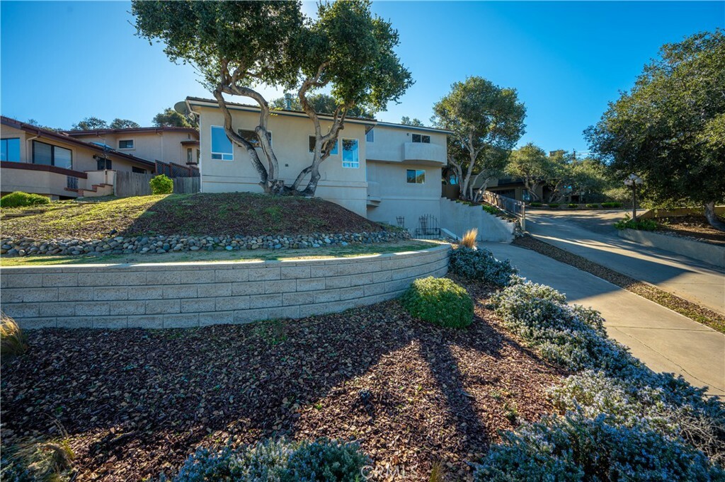 Property Photo:  932 Margarita Avenue  CA 93433 