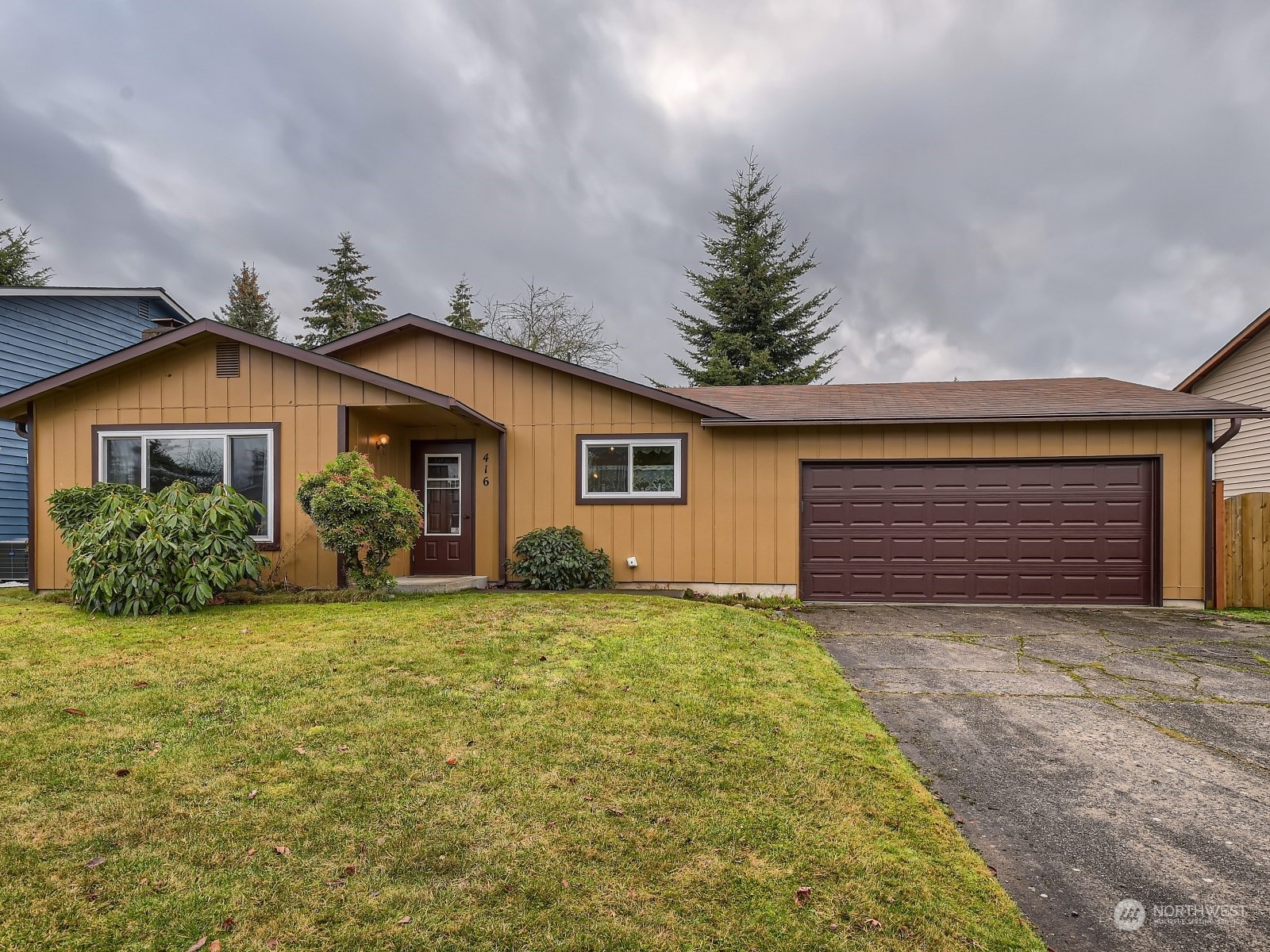 Property Photo:  416 213th Street SW  WA 98021 