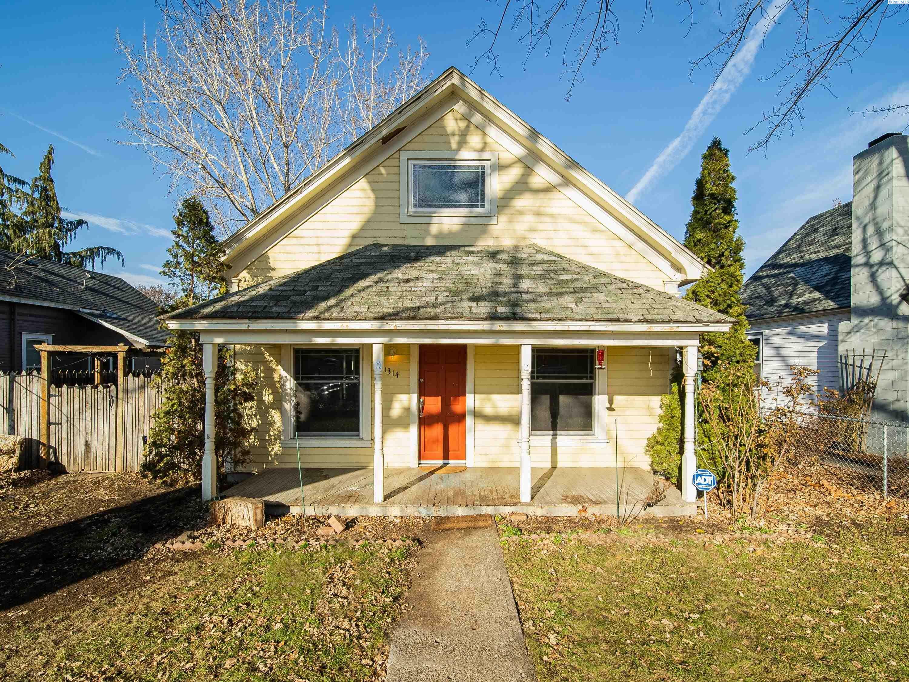 Property Photo:  1314 Grant Ave  WA 99350 