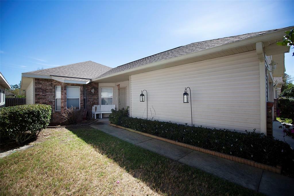 Property Photo:  7921 NW 47th Way  FL 32653 