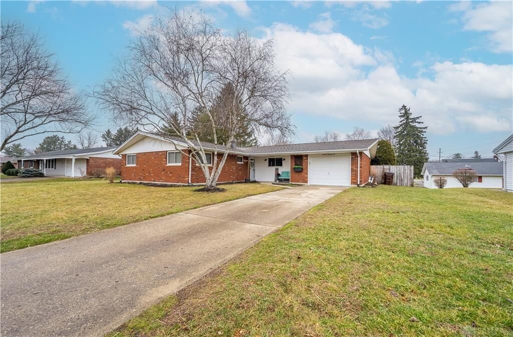 Property Photo: 1675 Parkview Drive OH 45385