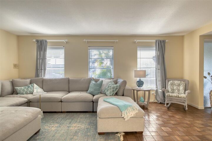 Property Photo:  525 Island Way  FL 33767 