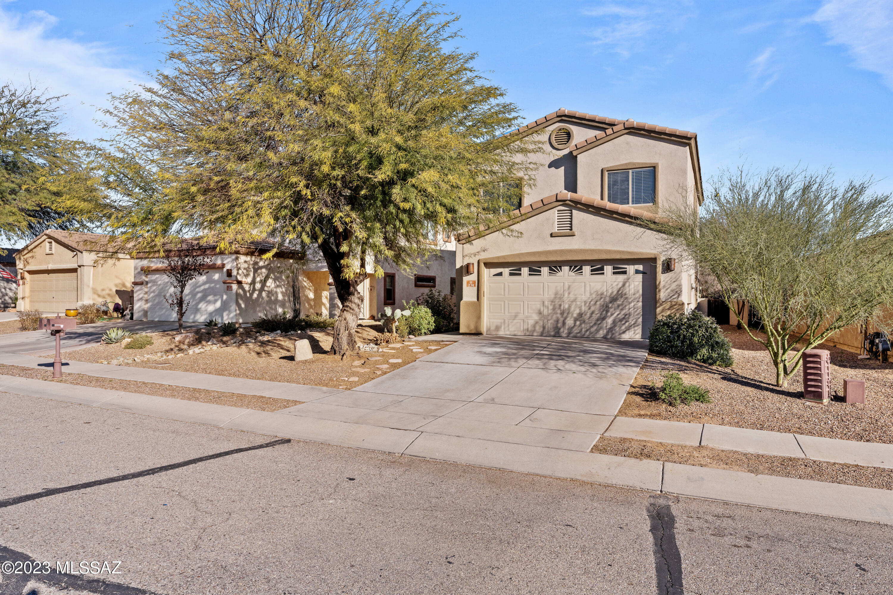 Property Photo:  231 E Calle Puente Azul  AZ 85629 