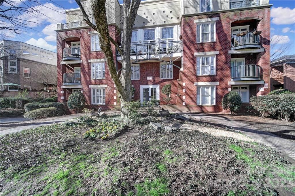 Property Photo:  416 Queens Road 2  NC 28207 