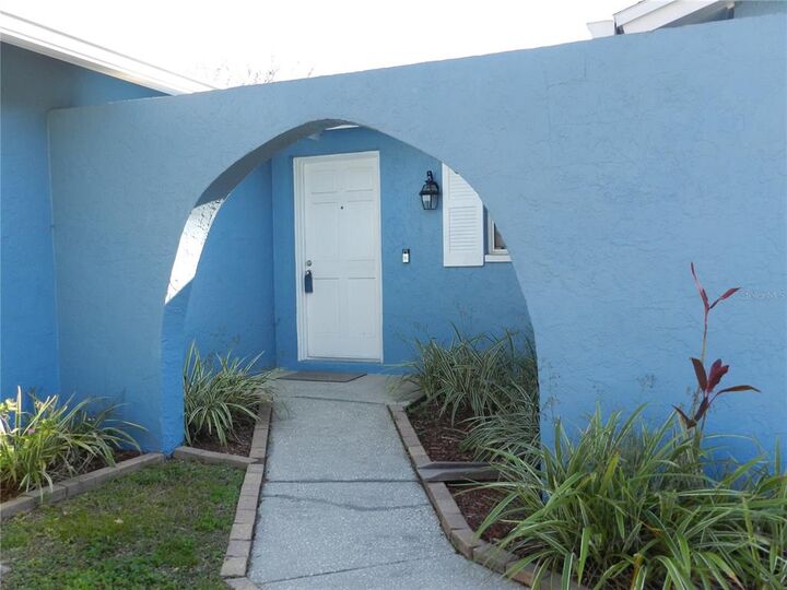 Property Photo:  401 Silver Hill Drive  FL 33594 