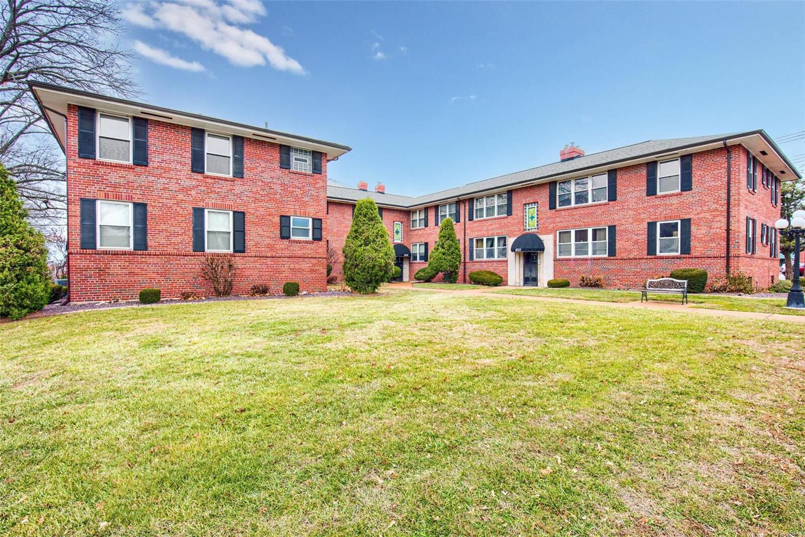 Property Photo: 4717 Jamieson Avenue 1 E MO 63109