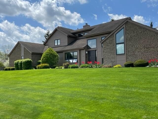 Property Photo: 9371 Foxburrow Way OH 45458
