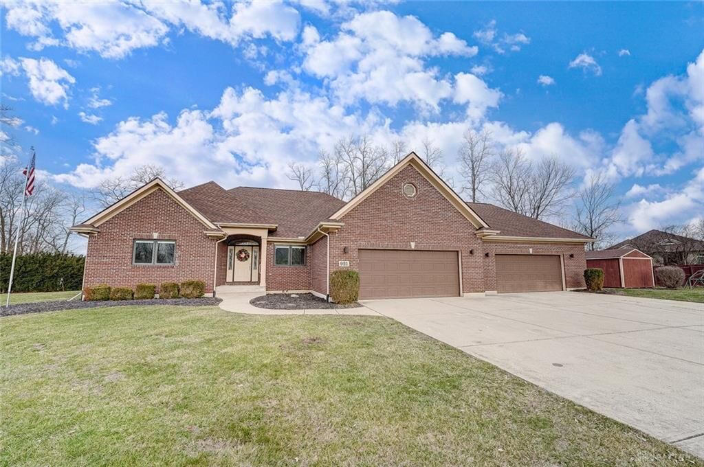 Property Photo: 921 El Kenna Court OH 45458