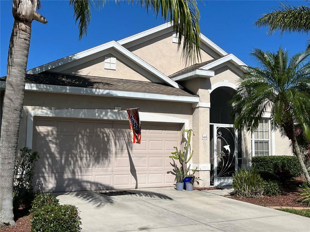 Property Photo:  5410 Lakehurst Court  FL 34221 