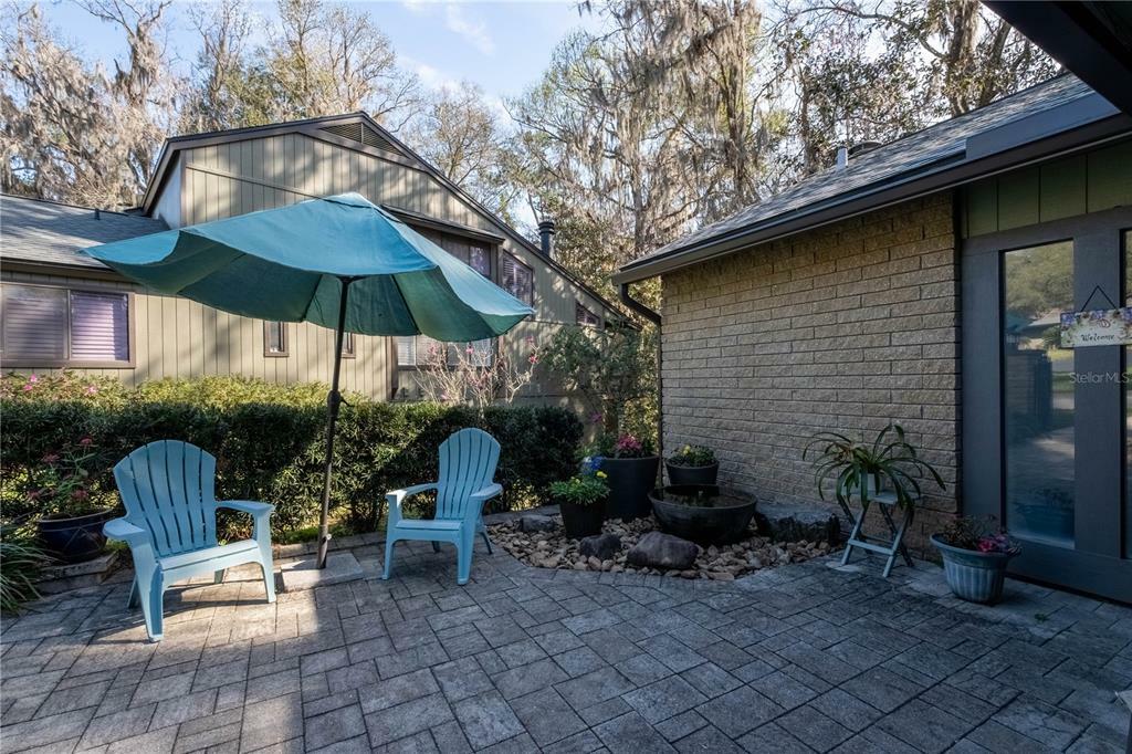 Property Photo:  1611 NW 19th Circle  FL 32605 