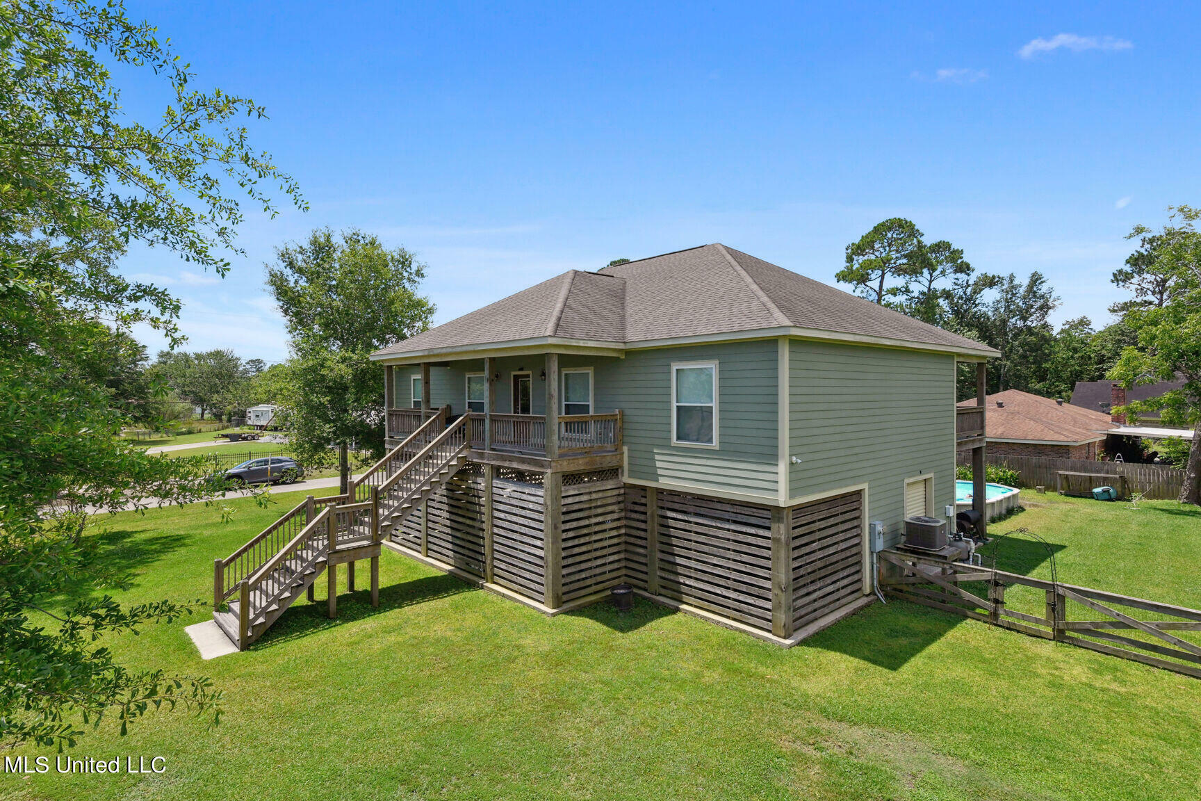 Property Photo:  1005 Waveland Avenue  MS 39576 