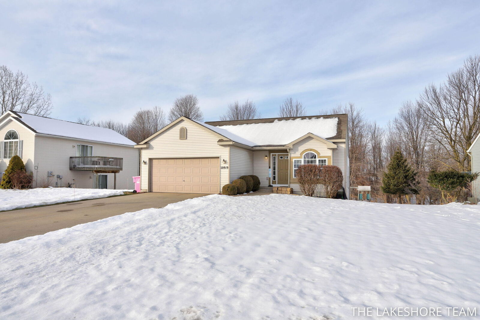 Property Photo: 10919 Wood Run Drive MI 49464