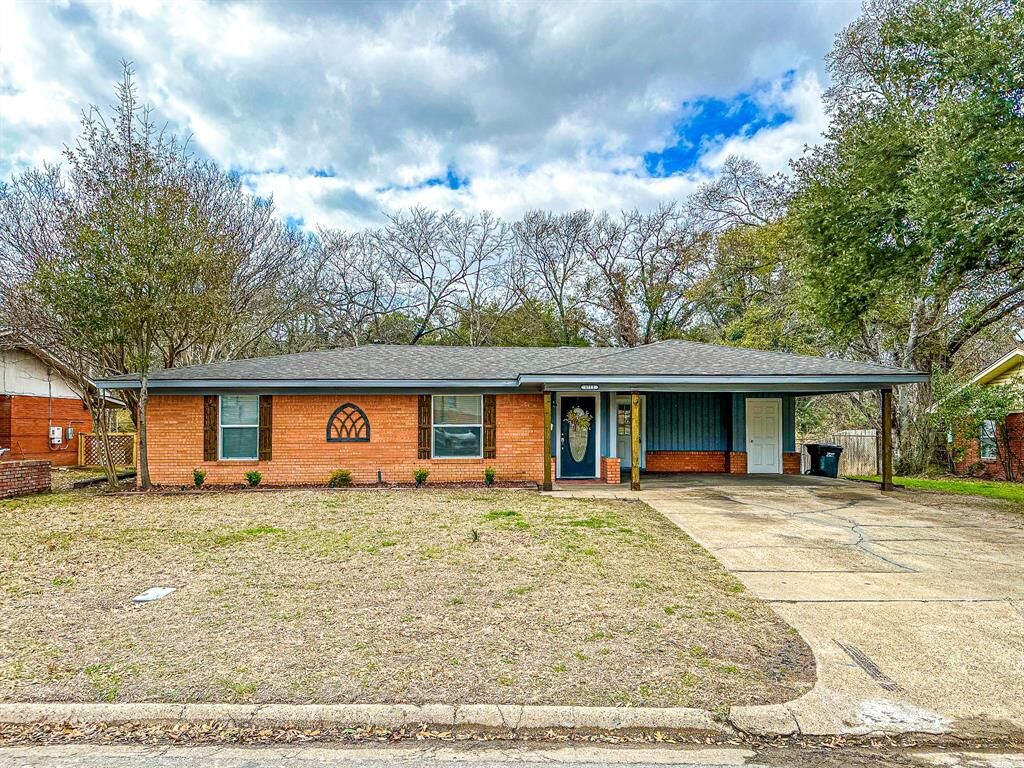 Property Photo: 1712 W Beverly Drive TX 75110