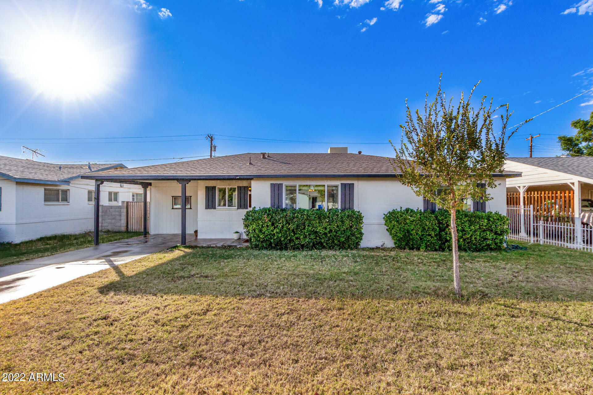 Property Photo: 2213 W Orangewood Avenue AZ 85021