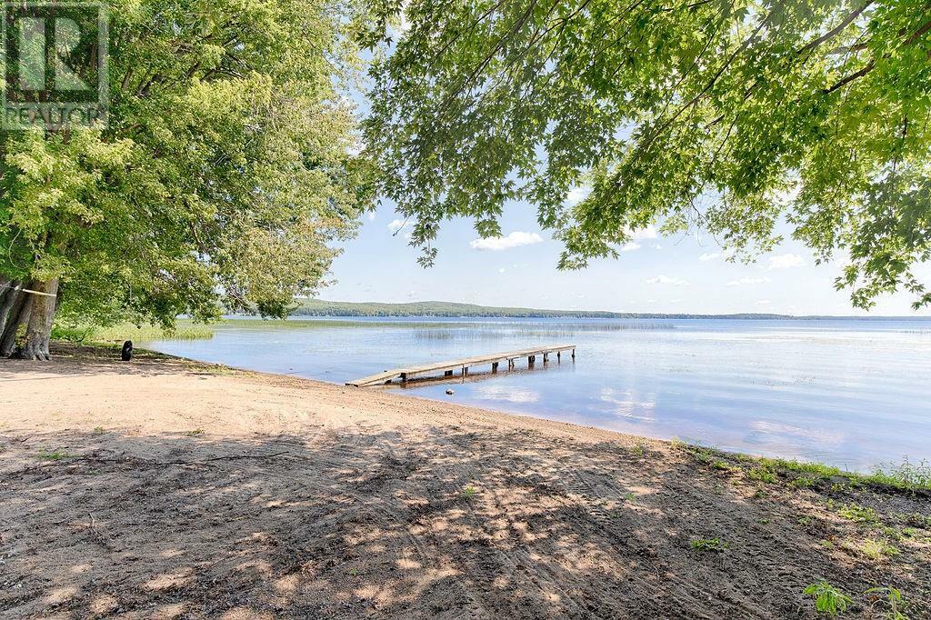 Photo de la propriété:  273 Black Point Road  ON K0J1X0 
