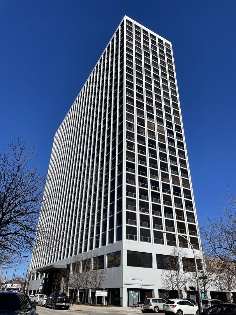 Property Photo: 4343 N Clarendon Avenue 2604 IL 60613