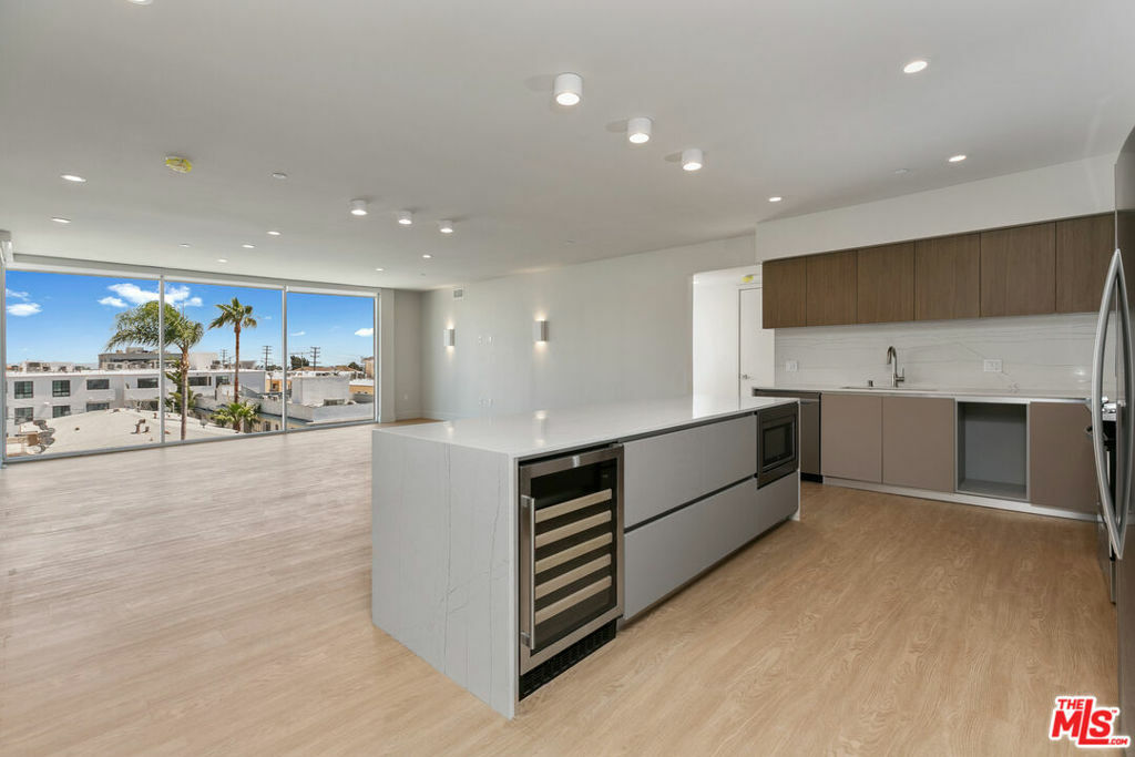 Property Photo:  11837 Mayfield Avenue 306  CA 90049 