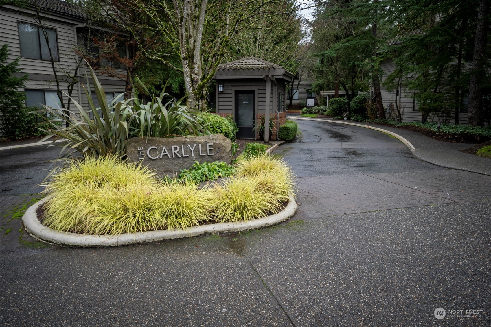 Property Photo:  1308 Bellevue Way NE 2  WA 98004 