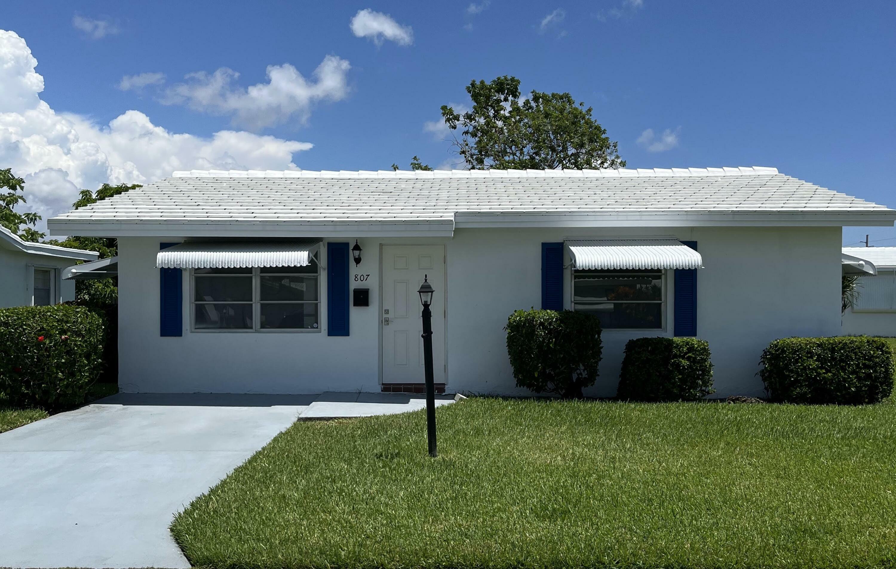 Property Photo:  807 SW 6th Avenue  FL 33426 