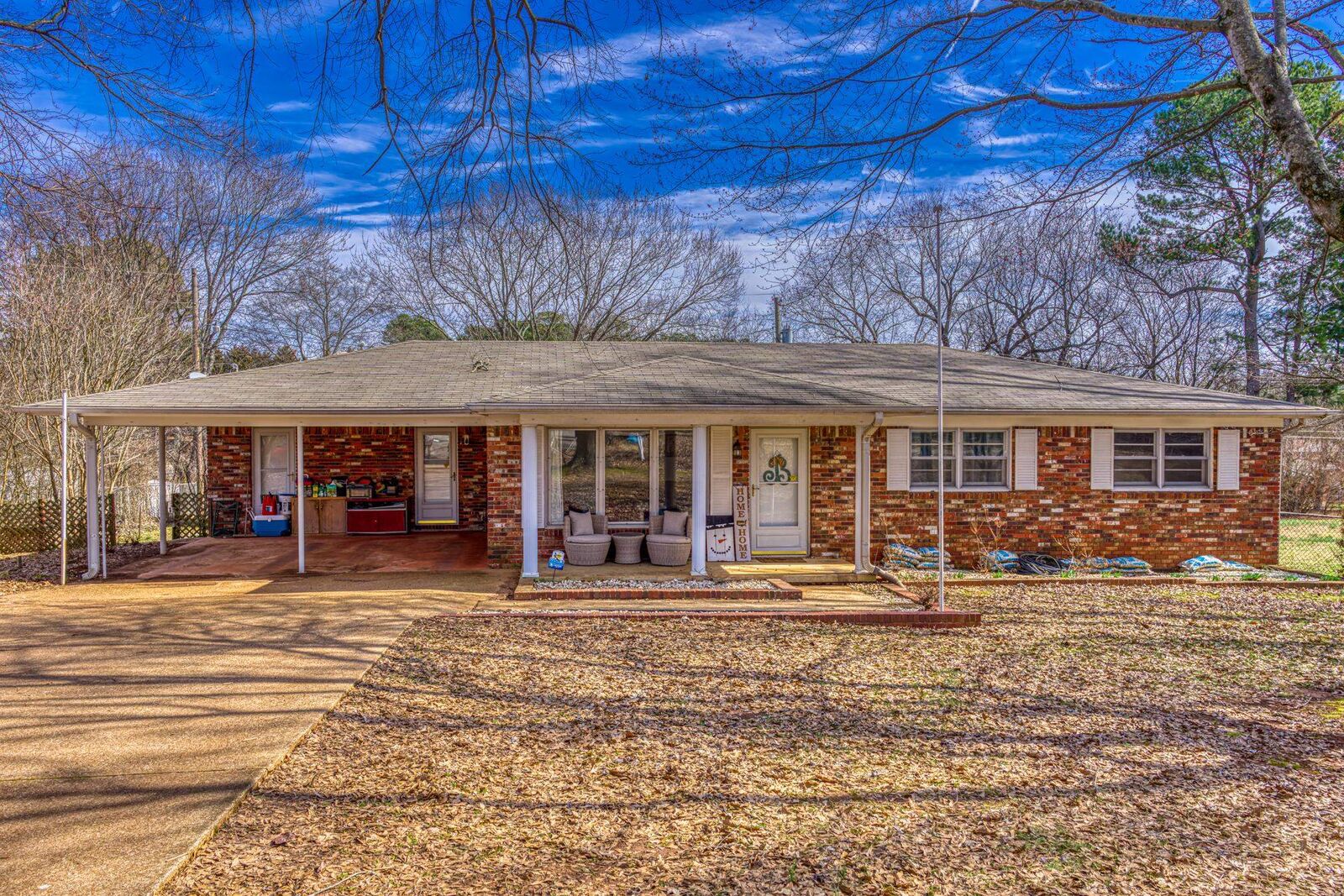 Property Photo: 110 Brentwood Ct AL 35630