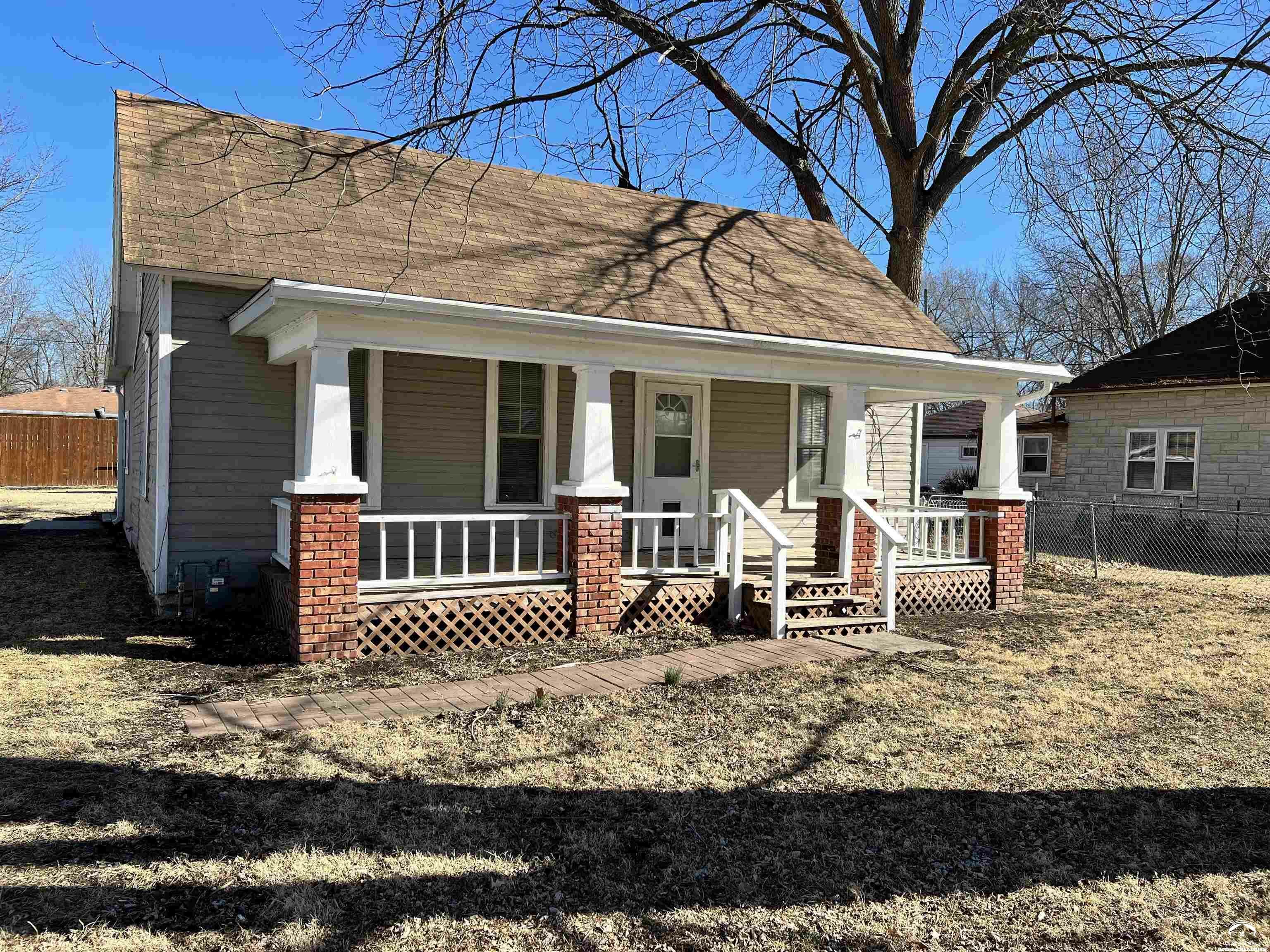 Property Photo:  213 Cedar Street  KS 66073 