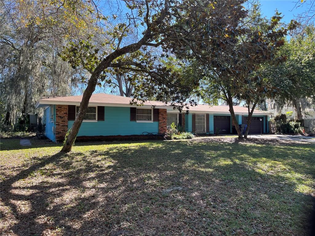 Property Photo:  909 Eastwood Drive  FL 33511 