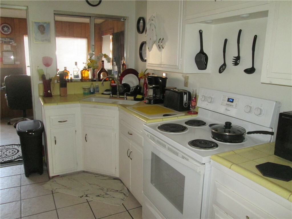 Property Photo:  