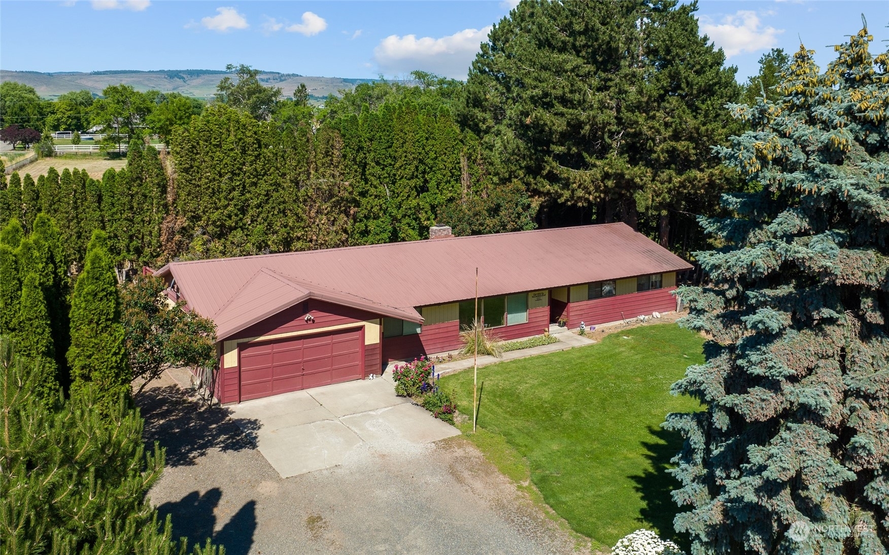 Property Photo:  331 Valley View Drive  WA 98926 