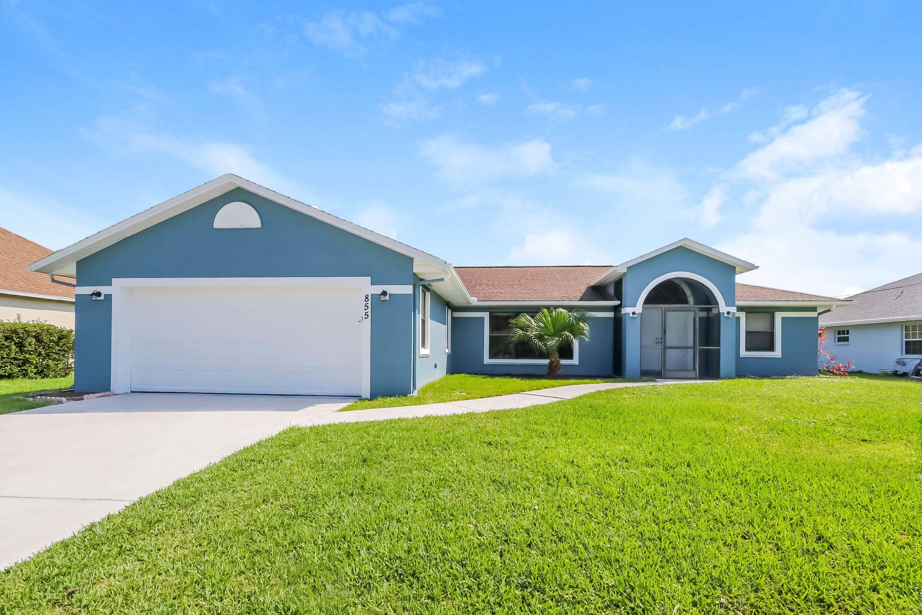 Property Photo:  855 SE Sweetbay Avenue  FL 34983 