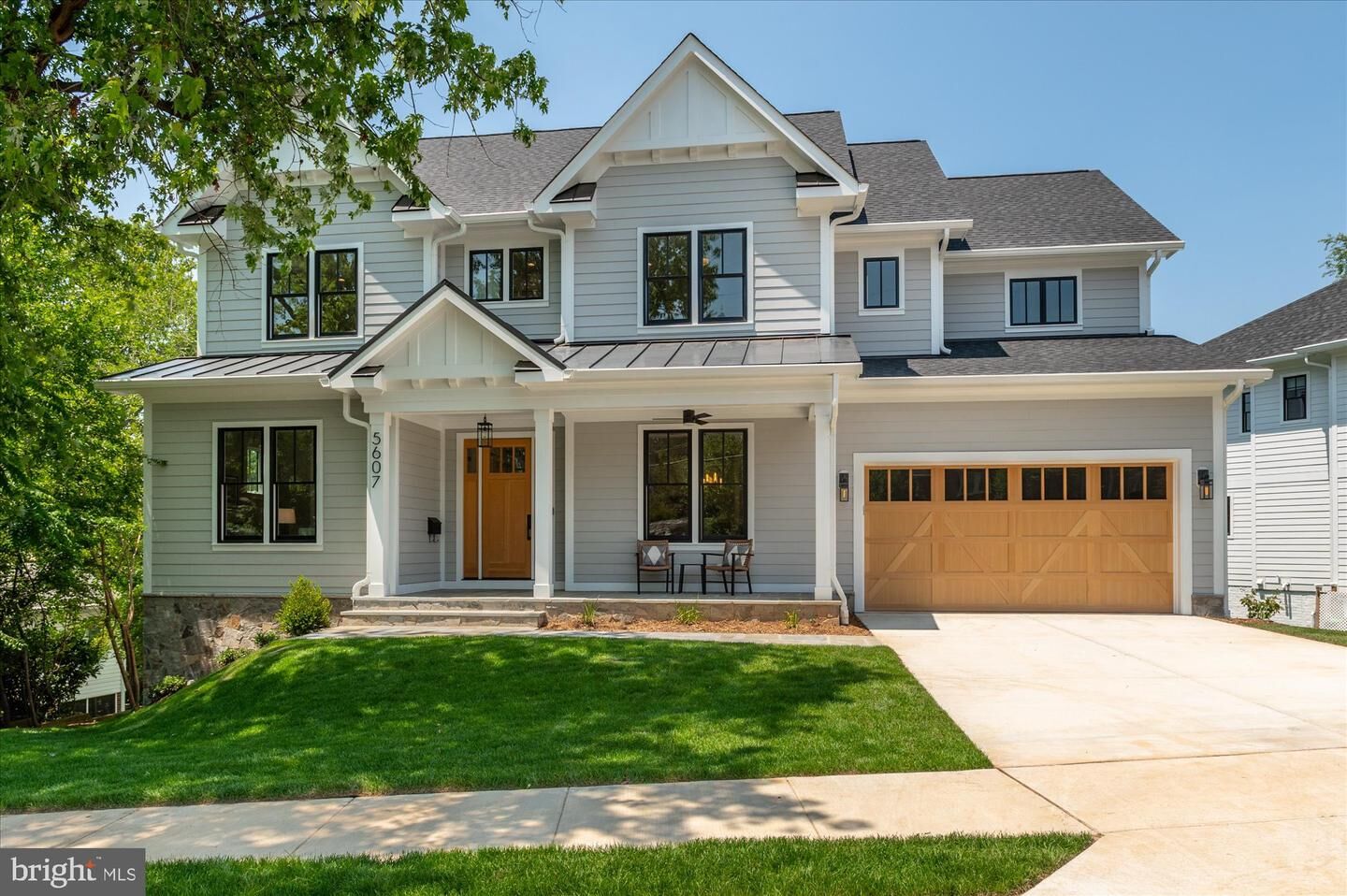 Property Photo:  5607 32nd Street N  VA 22207 