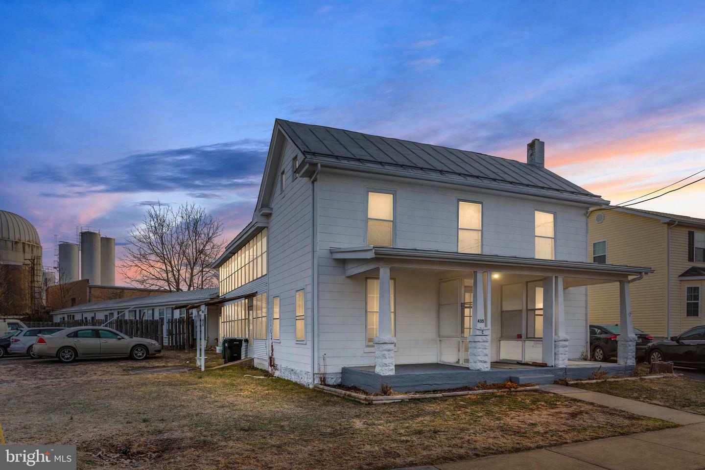 Property Photo:  435 E Queen Street  VA 22657 