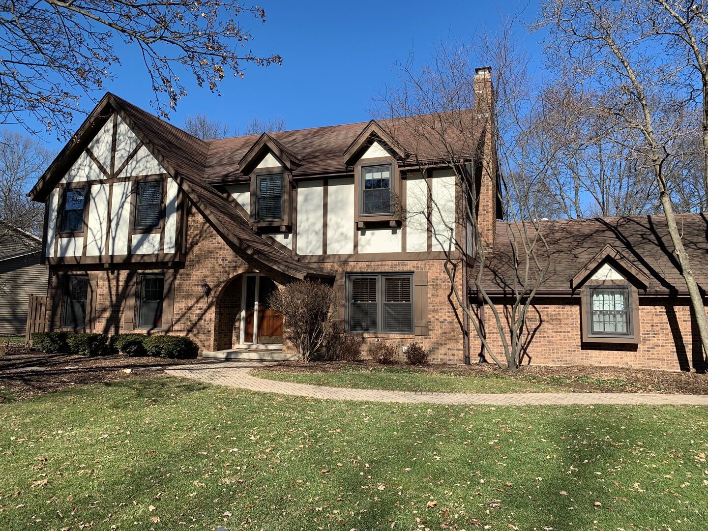 Property Photo:  2S541 Seneca Drive  IL 60189 