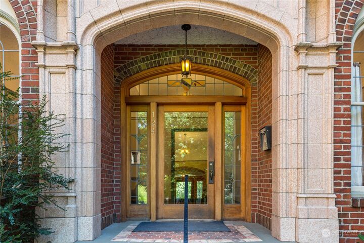 124 Warren Avenue N 303  Seattle WA 98109 photo