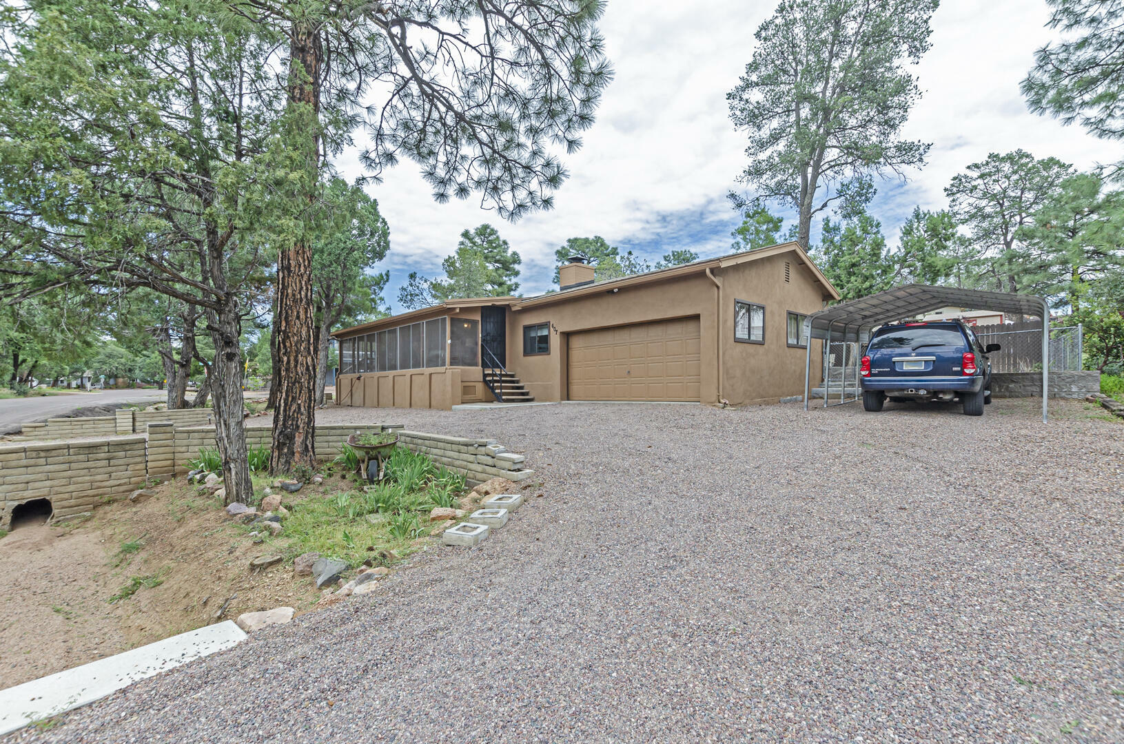 Property Photo:  607 N Easy Street  AZ 85541 