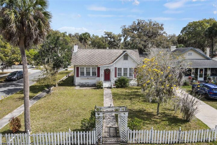 Property Photo: 1000 S 9th Street FL 34748