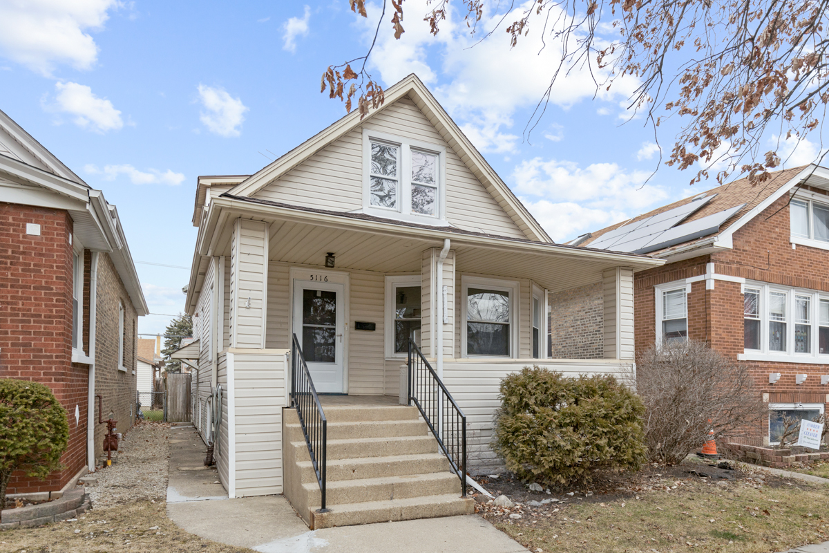Property Photo: 5116 W Waveland Avenue IL 60641