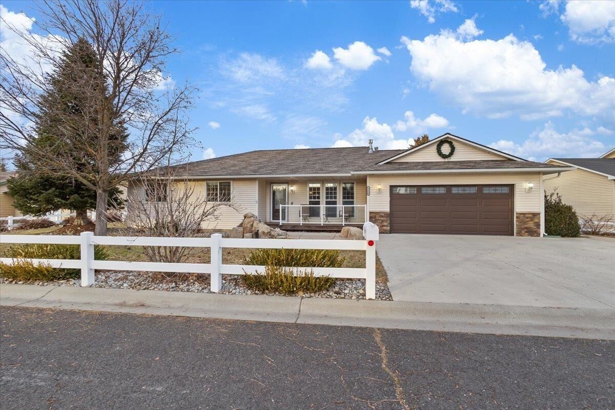 Property Photo:  1115 E Lakeshore Dr  WA 99022 