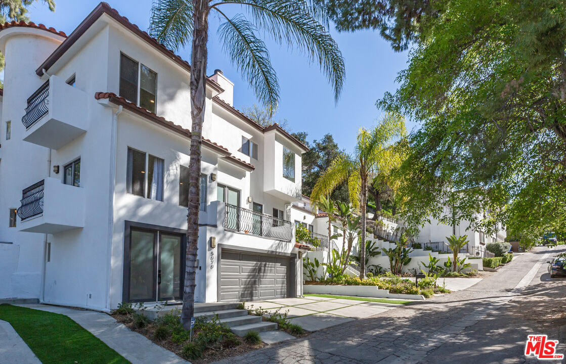 Property Photo:  5070   Tendilla Ave  CA 91364 