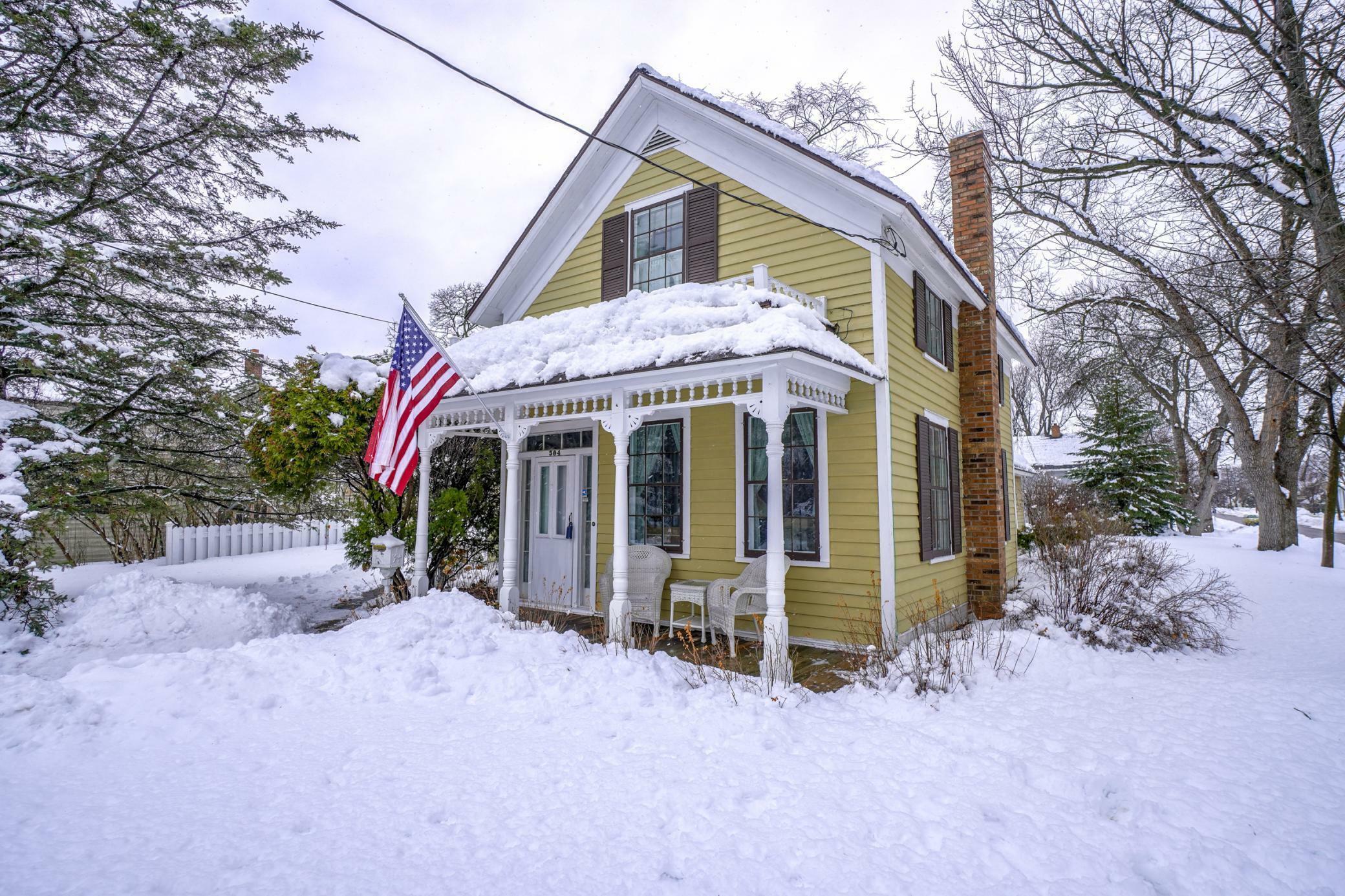 Property Photo:  504 Holcombe Street S  MN 55082 