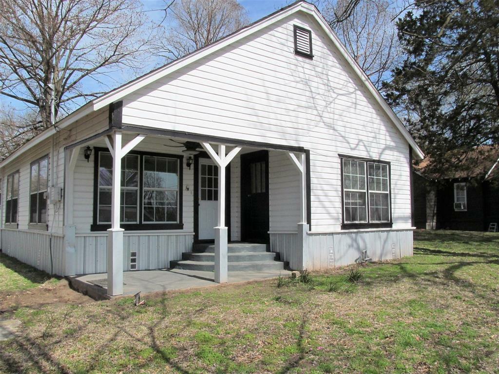 Property Photo:  901 E Broadway Street  TX 75494 