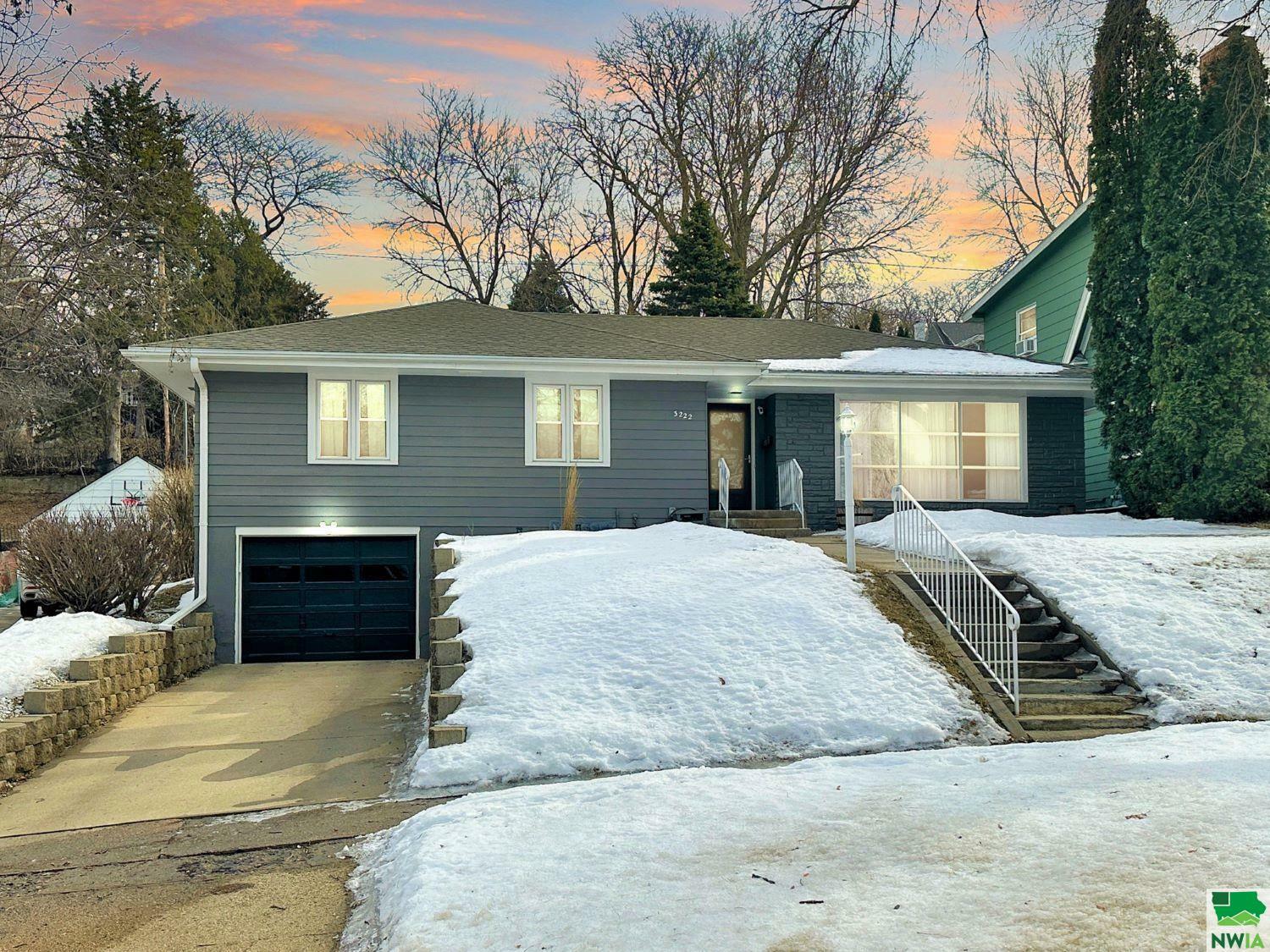 Property Photo:  3222 Douglas Street  IA 51104 