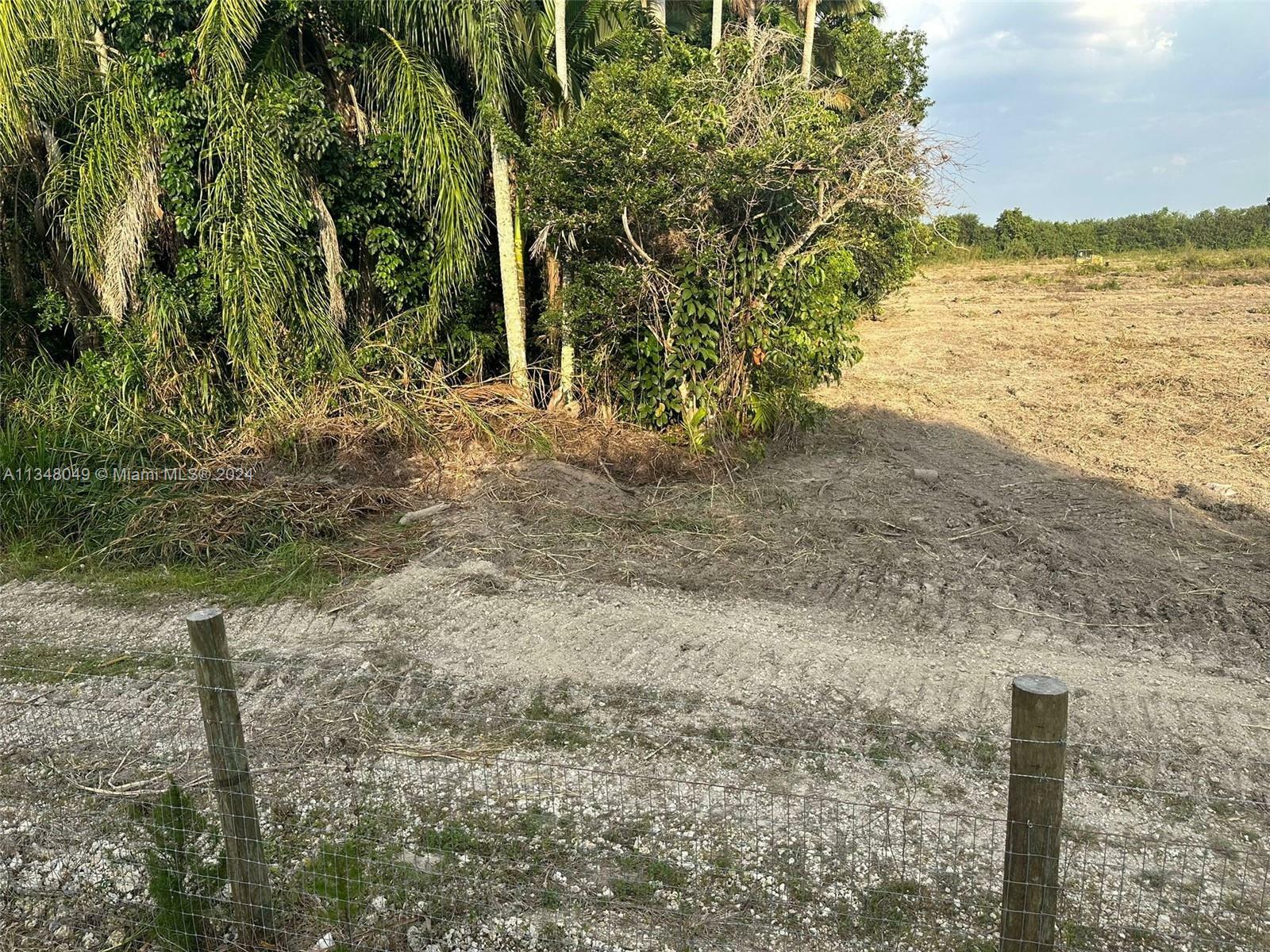Property Photo: 30-78-36-000-0352 FL 33034