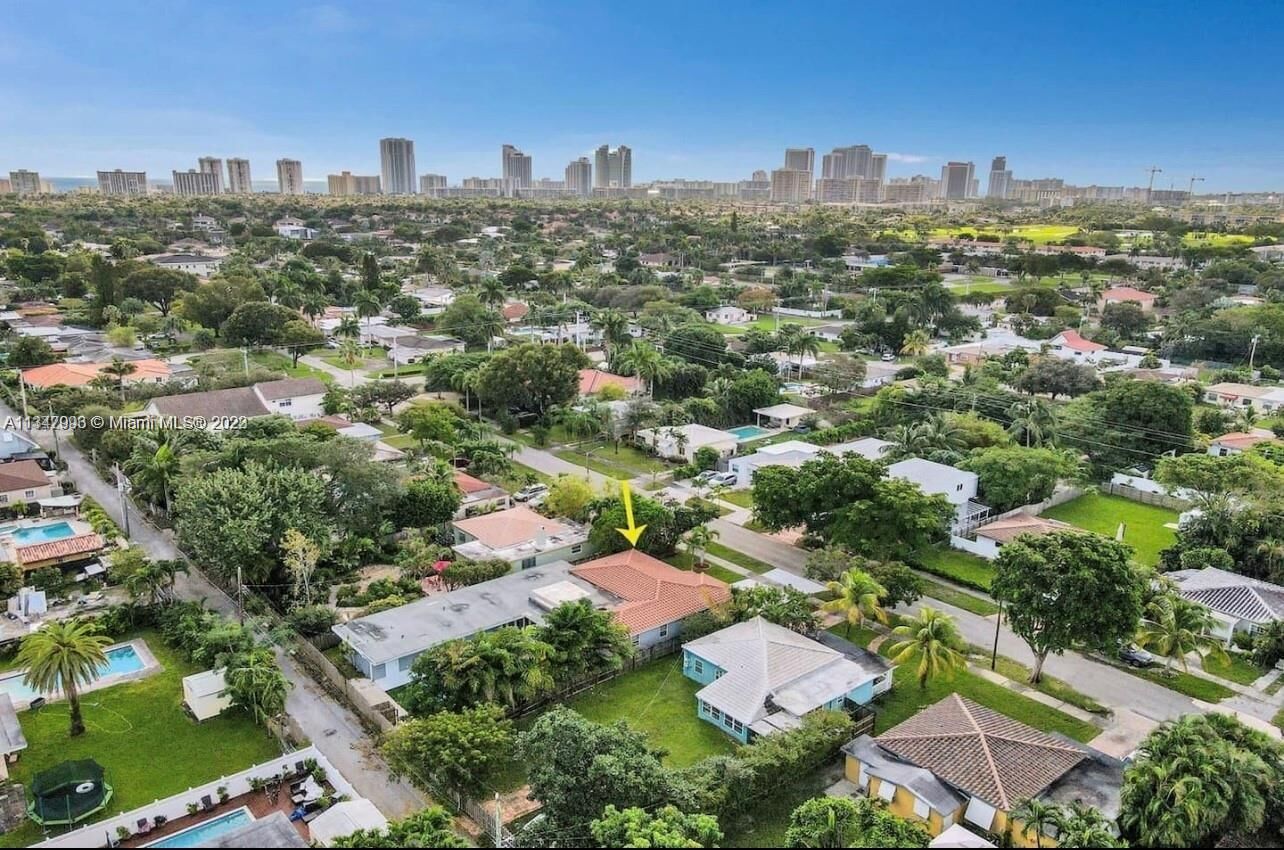 Property Photo: 1431 Dewey St 0 FL 33020