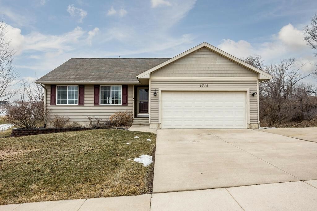 Property Photo:  1716 23rd Street SW  IA 52404 